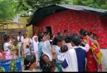 Photo of ଲୋଭ ଦେଖାଇ ଧର୍ମ ପରିବର୍ତ୍ତନ କରାଉଥିବାବେଳେ ମାଡ଼ିବସିଲା ବଜରଙ୍ଗ ଦଳ